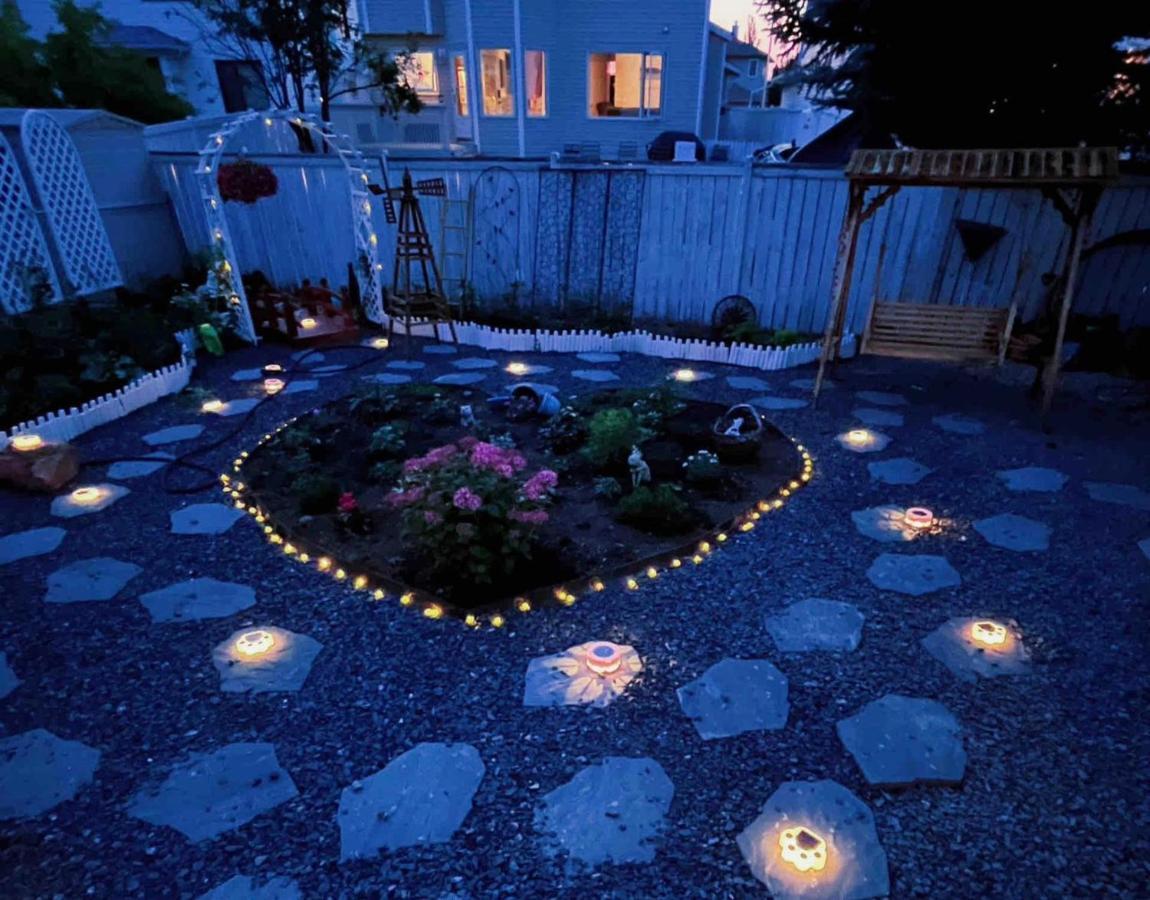 Elegant Garden Suite&2Mins Bus Station Close Lrt& Free Parking Calgary Exterior photo